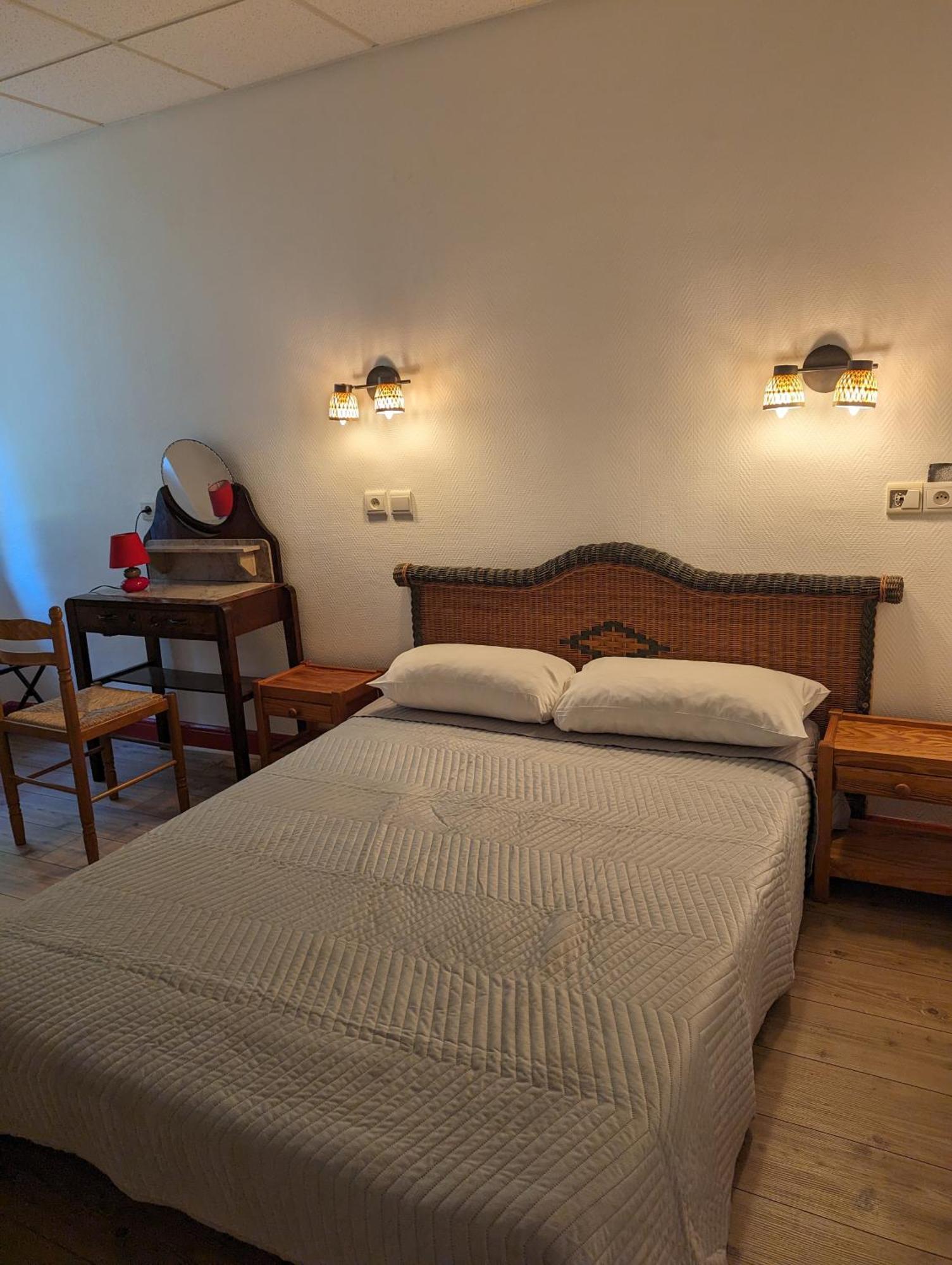 Auberge Des Pins أوبينا المظهر الخارجي الصورة