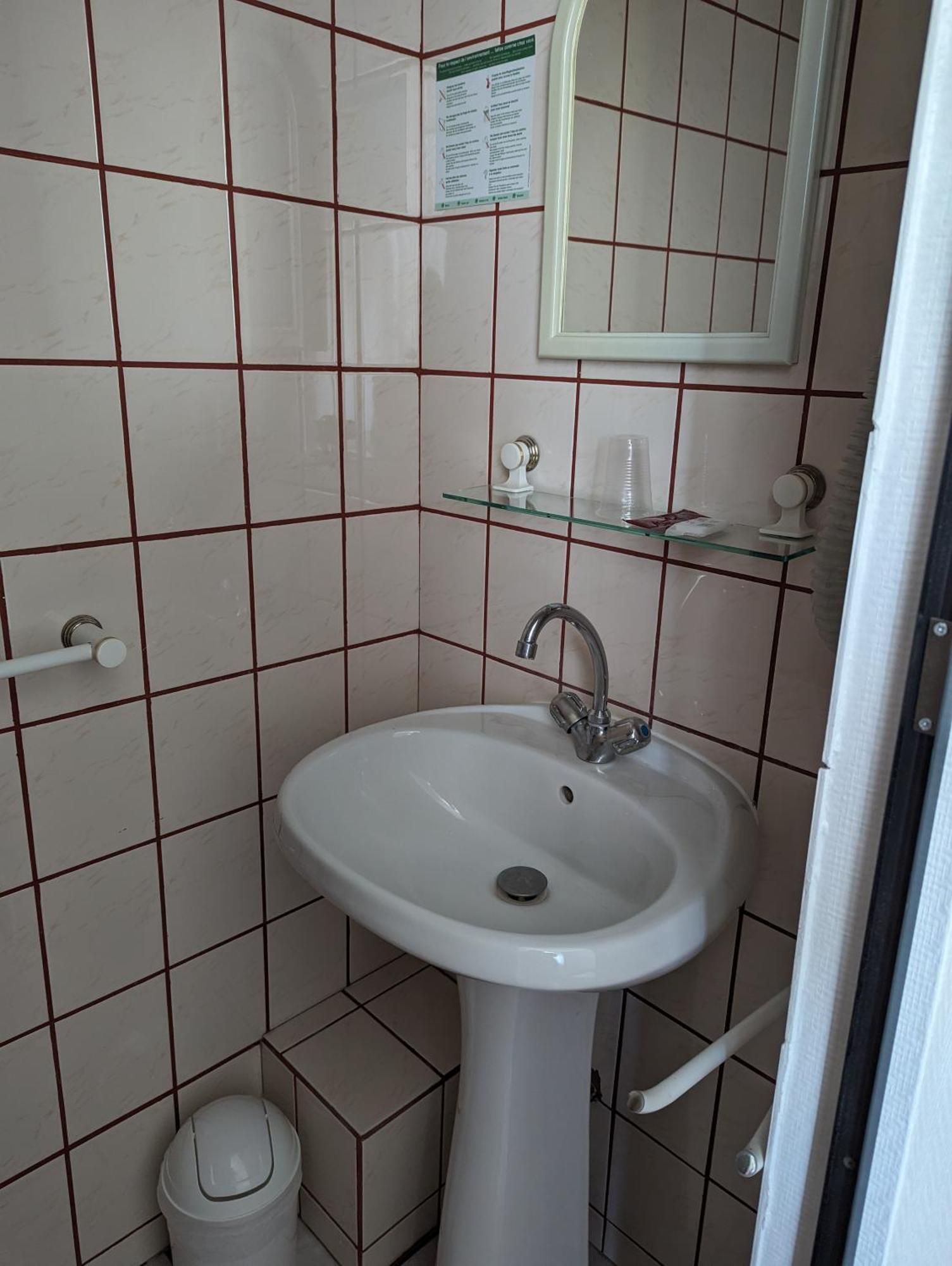 Auberge Des Pins أوبينا المظهر الخارجي الصورة