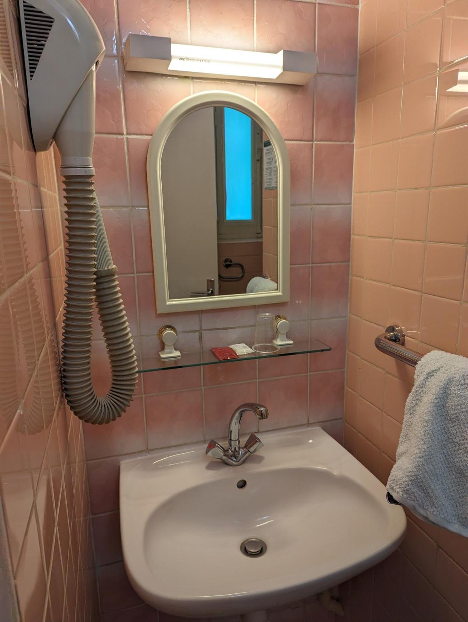 Auberge Des Pins أوبينا المظهر الخارجي الصورة