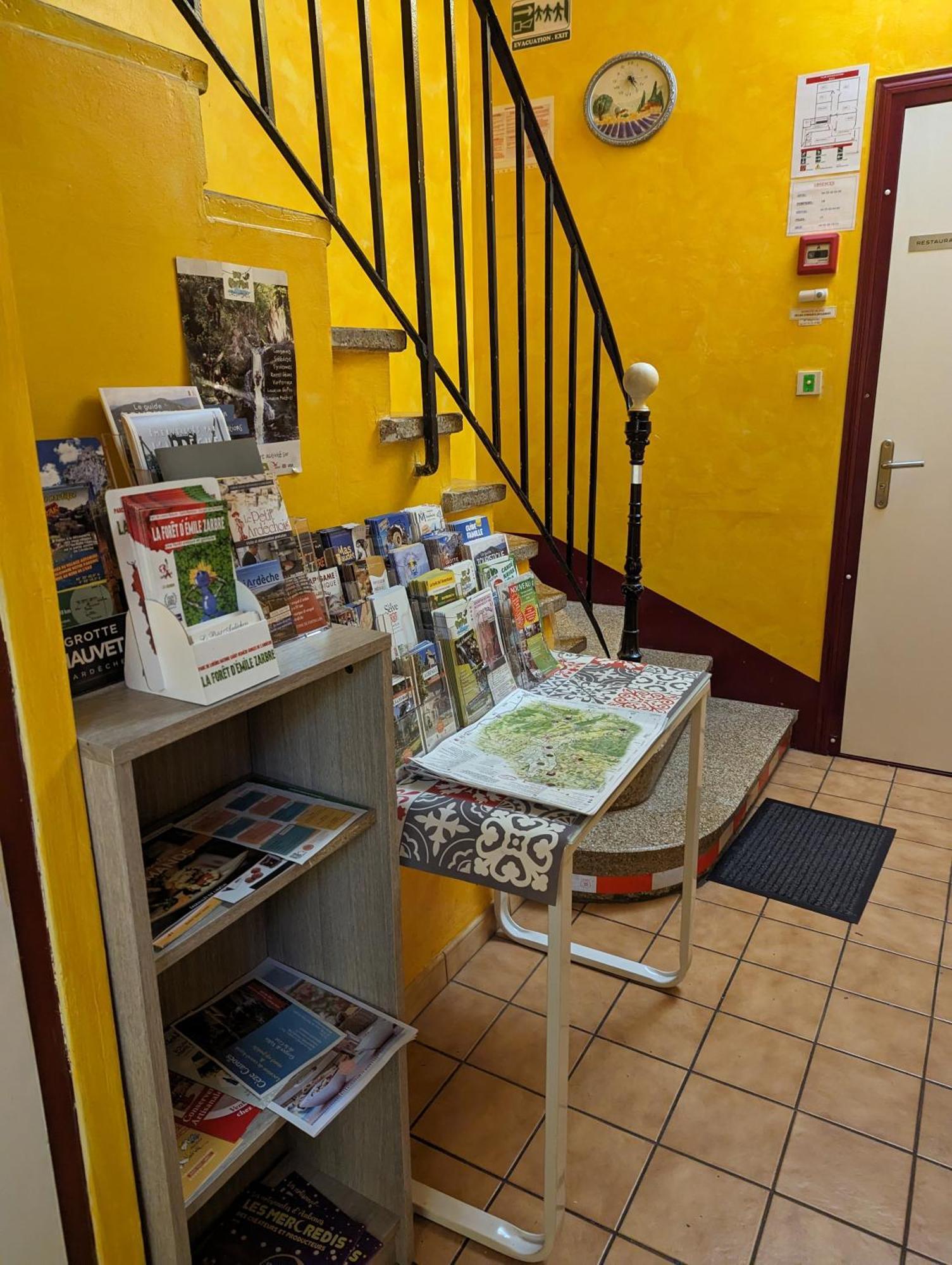 Auberge Des Pins أوبينا المظهر الخارجي الصورة