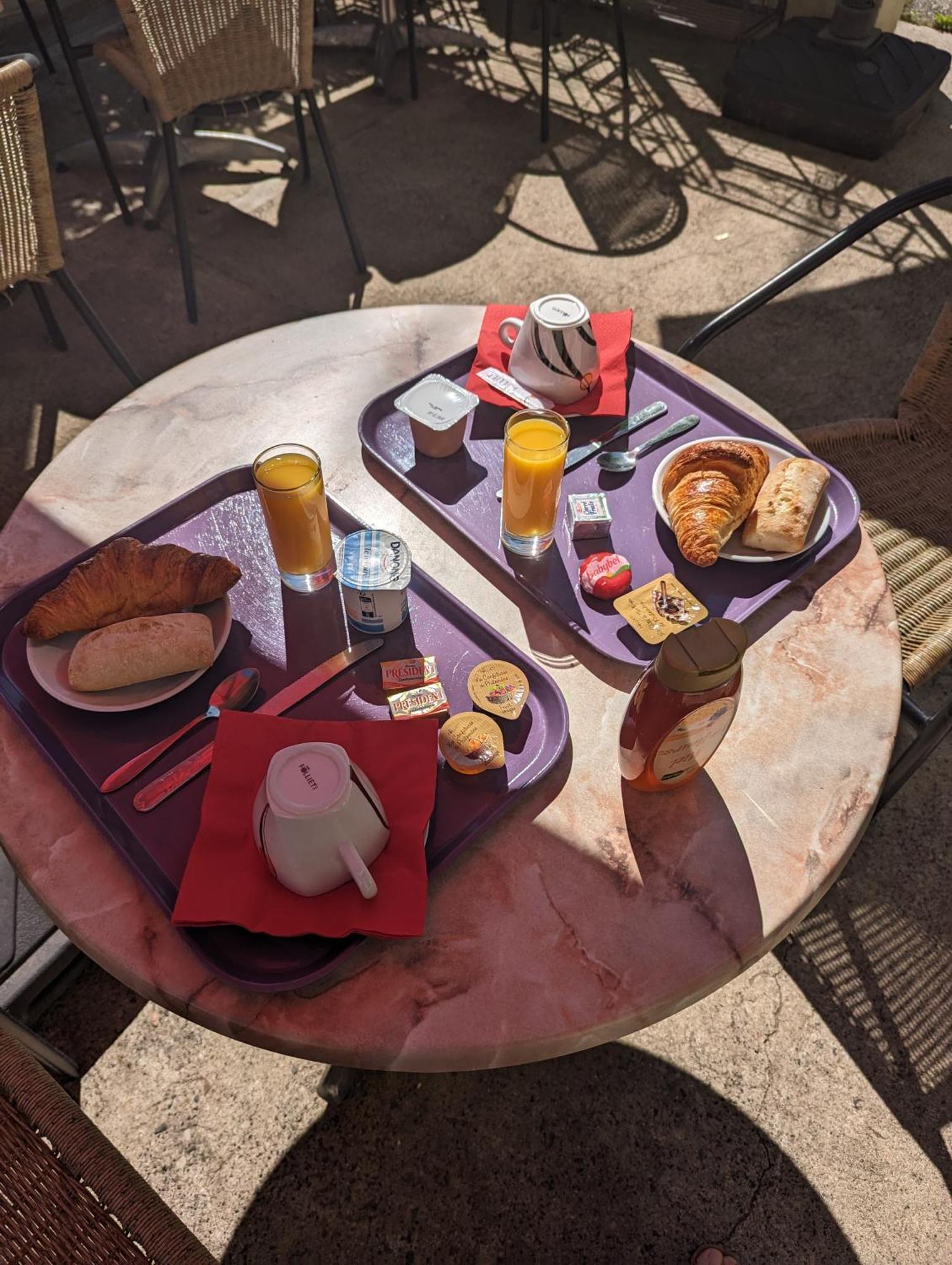 Auberge Des Pins أوبينا المظهر الخارجي الصورة